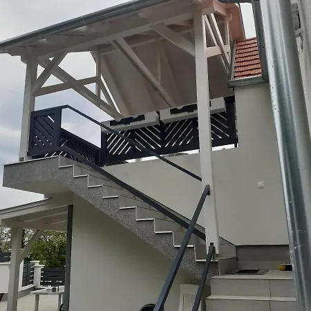 For Διαμέρισμα *